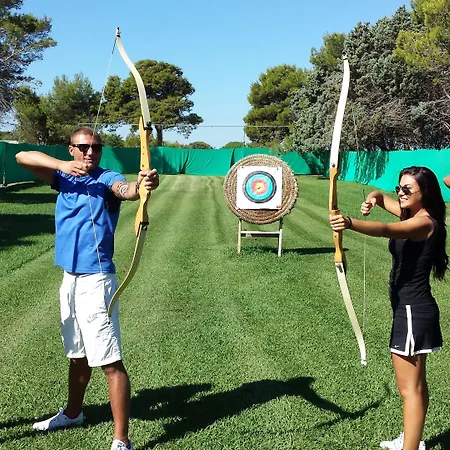 奥特朗托乐查勒海滩度假酒店