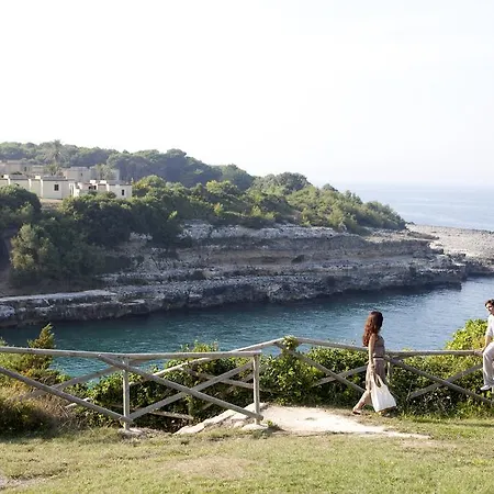 奥特朗托乐查勒海滩度假酒店