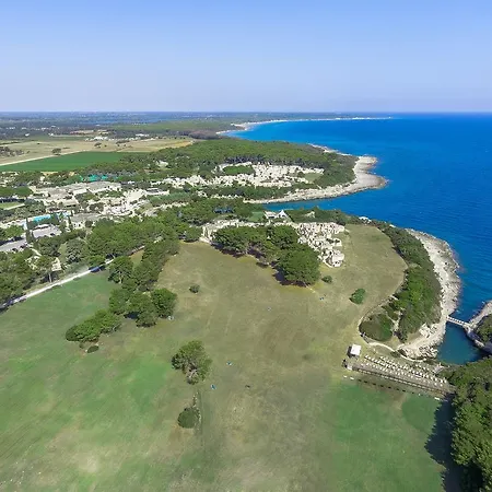 奥特朗托乐查勒海滩度假酒店